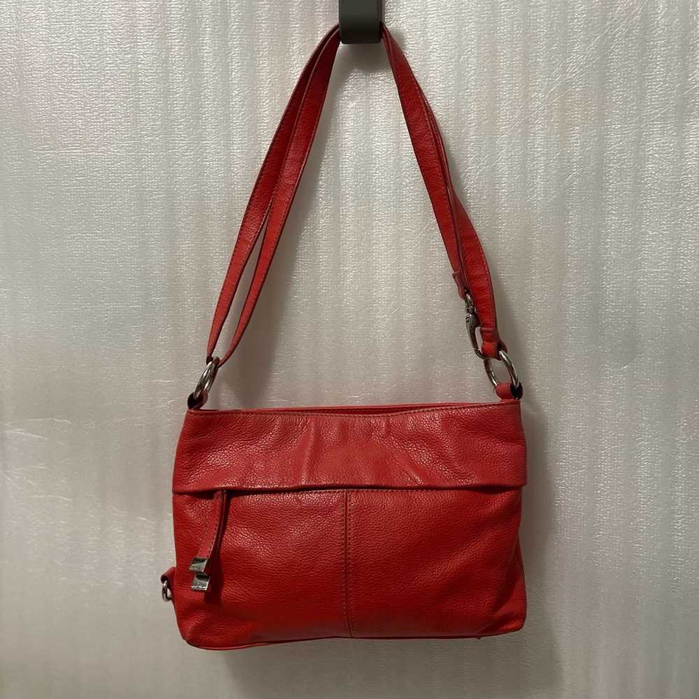 Tignanello Coral Leather Crossbody Purse – Stylish & Functional!